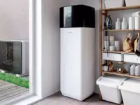 Innen- und Außeneinheit einer Daikin Wärmepumpe in einem modernen Hauswirtschaftsraum